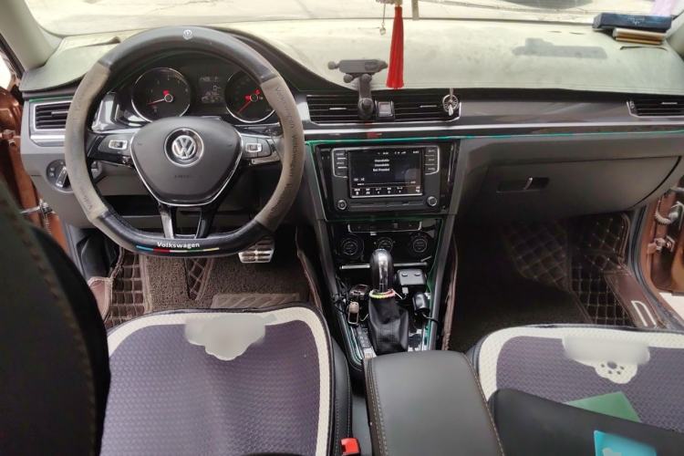 Used Volkswagen C-TREK 2017 230TSI DSG Luxury Model Center Console
