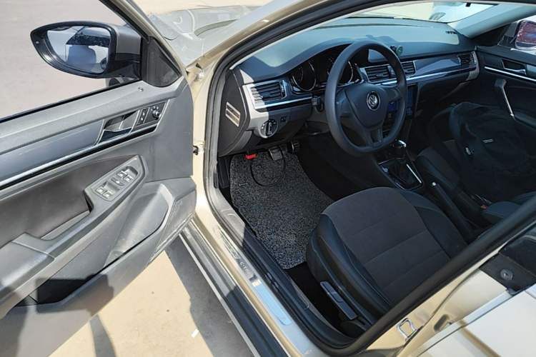 Used Volkswagen C-TREK 2017 1.6L Automatic Comfort Model Driver Seat