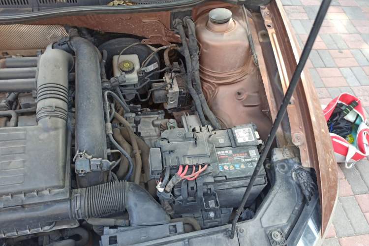Used Volkswagen C-TREK 2017 230TSI DSG Comfort Version Engine Bay Left