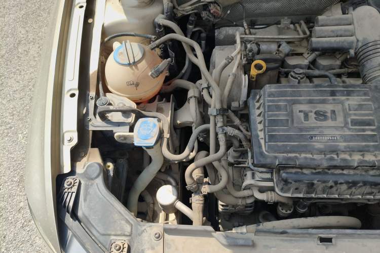 Used Volkswagen C-TREK 2017 230TSI DSG Comfort Version Engine Bay Right