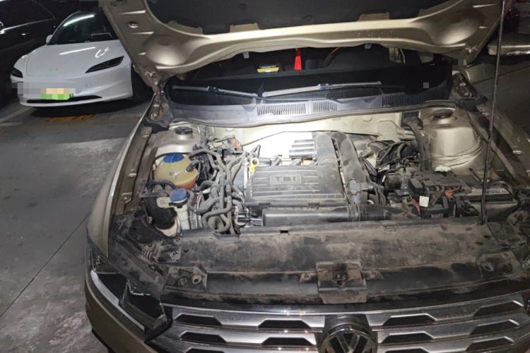 Used Volkswagen C-TREK 2017 230TSI DSG Comfort Version Engine Bay Right