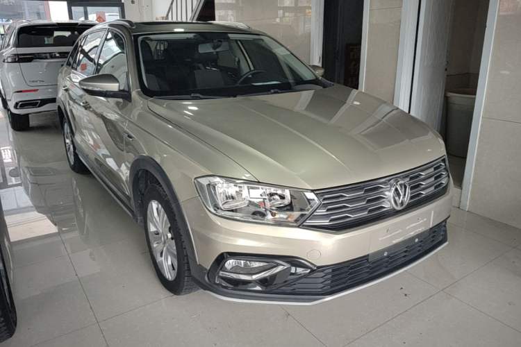 Used Volkswagen C-TREK 2017 1.6L Automatic Comfort Model Front Right 45 Deg