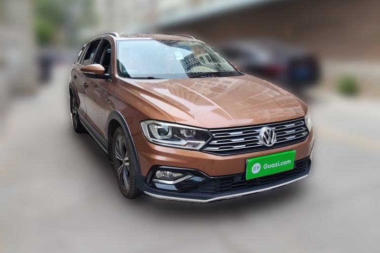 Used Volkswagen C-TREK 2017 230TSI DSG Luxury Model Front Right 45 Deg