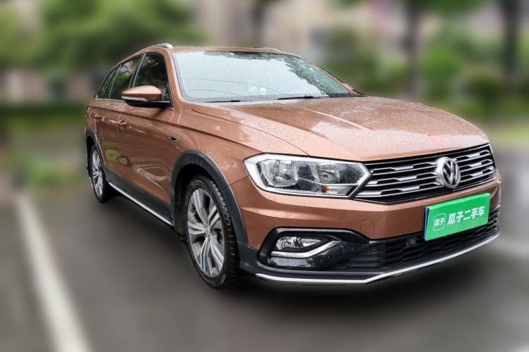 Used Volkswagen C-TREK 2017 230TSI DSG Luxury Model Front Right 45 Deg
