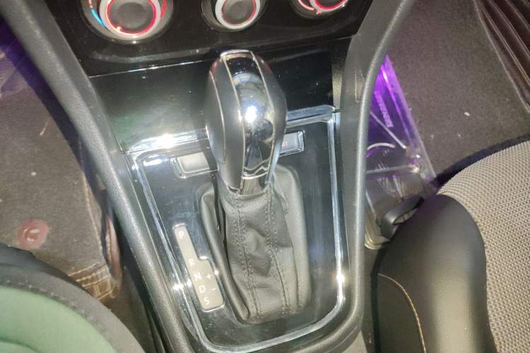 Used Volkswagen C-TREK 2017 1.6L Automatic Comfort Model Gear Lever