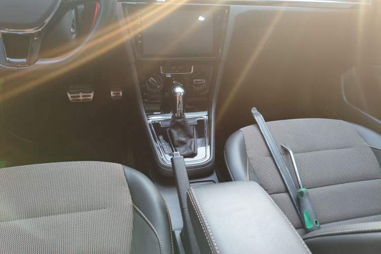 Used Volkswagen C-TREK 2017 1.6L Automatic Comfort Model Gear Lever