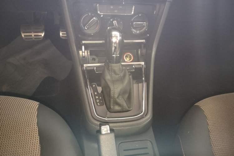 Used Volkswagen C-TREK 2017 1.6L Automatic Comfort Model Gear Lever