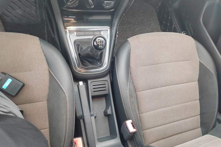 Used Volkswagen C-TREK 2017 1.6L Manual Comfort Model Gear Lever
