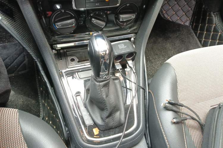 Used Volkswagen C-TREK 2017 1.6L Automatic Comfort Model Gear Lever
