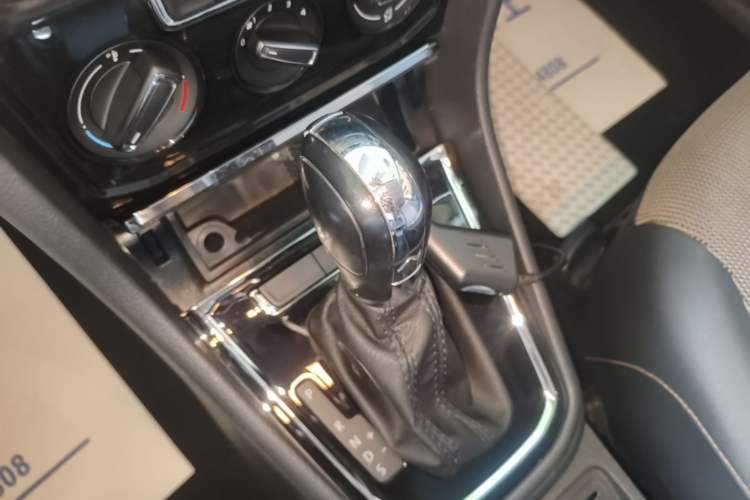 Used Volkswagen C-TREK 2017 1.6L Automatic Comfort Model Gear Lever