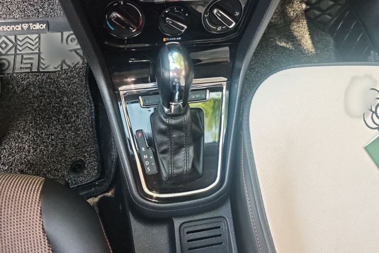 Used Volkswagen C-TREK 2017 1.6L Automatic Comfort Model Gear Lever