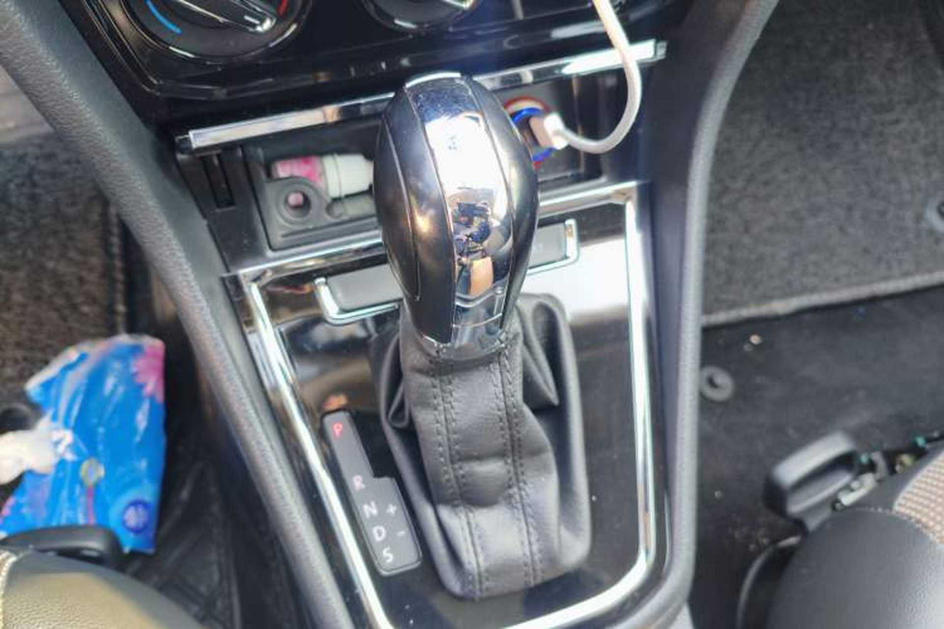 Used Volkswagen C-TREK 2017 1.6L Automatic Comfort Model Gear Lever