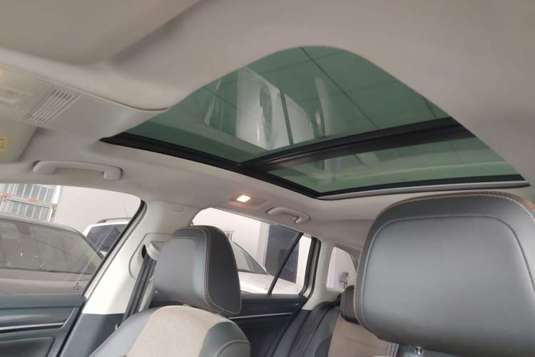 Used Volkswagen C-TREK 2017 1.6L Manual Comfort Model Headliner