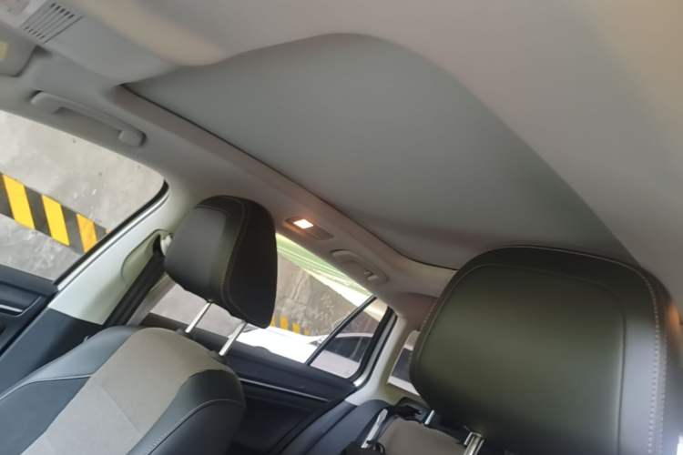 Used Volkswagen C-TREK 2017 1.6L Automatic Comfort Model Headliner