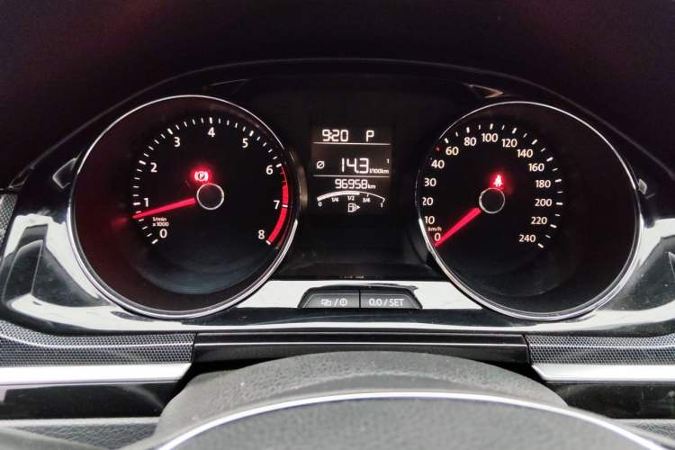 Used Volkswagen C-TREK 2017 230TSI DSG Luxury Model Instrument Cluster