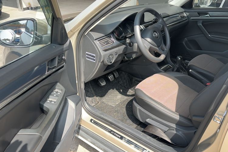 Used Volkswagen C-TREK 2017 1.6L Manual Comfort Model Interior 2