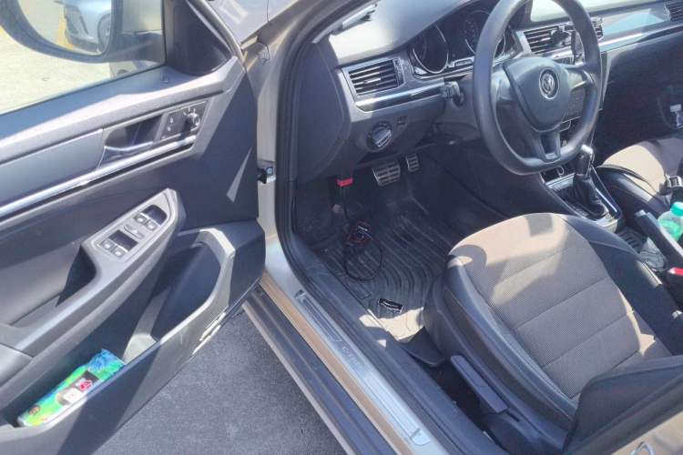 Used Volkswagen C-TREK 2017 230TSI DSG Comfort Version Interior 3