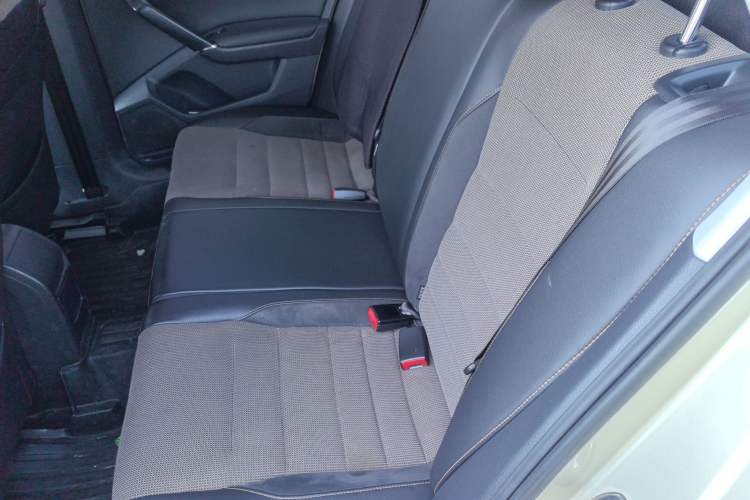 Used Volkswagen C-TREK 2017 230TSI DSG Comfort Version Interior 4