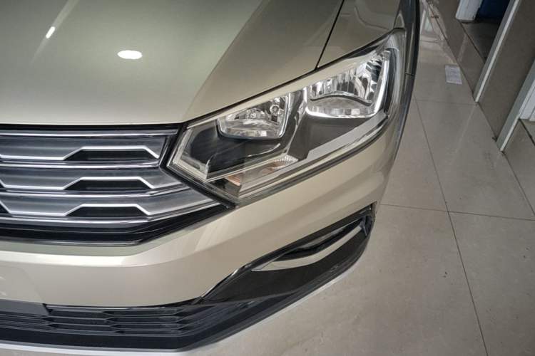 Used Volkswagen C-TREK 2017 1.6L Automatic Comfort Model Left Front Headlight