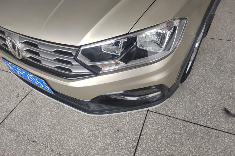Used Volkswagen C-TREK 2017 1.6L Manual Comfort Model Left Front Headlight