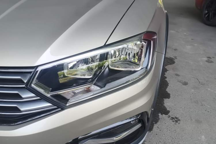 Used Volkswagen C-TREK 2017 1.6L Automatic Comfort Model Left Front Headlight