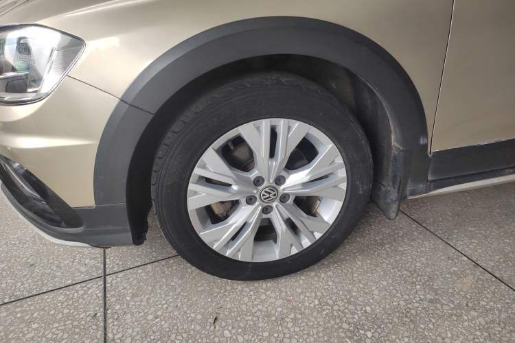 Used Volkswagen C-TREK 2017 1.6L Manual Comfort Model Left Front Wheel Hub