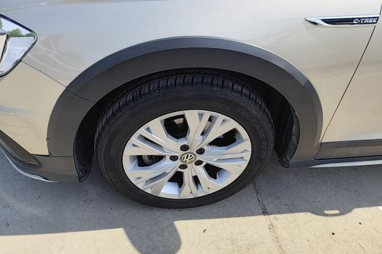 Used Volkswagen C-TREK 2017 1.6L Automatic Comfort Model Left Front Wheel Hub