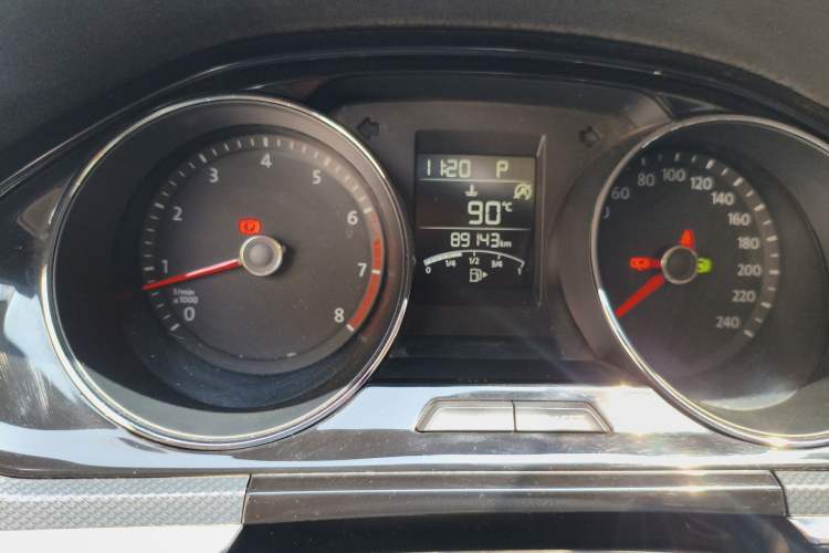 Used Volkswagen C-TREK 2017 230TSI DSG Comfort Version Odometer Close Up