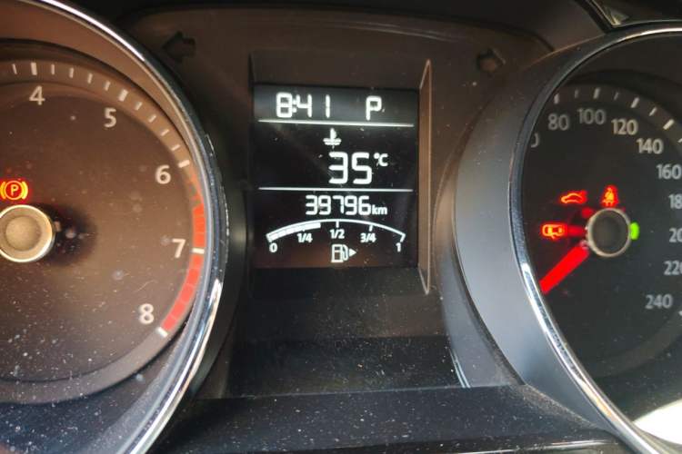 Used Volkswagen C-TREK 2017 1.6L Automatic Comfort Model Odometer Close Up