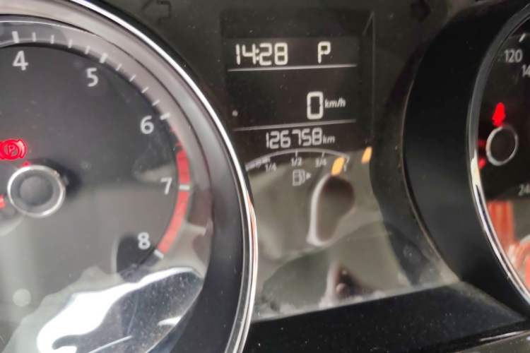Used Volkswagen C-TREK 2017 230TSI DSG Luxury Model Odometer Close Up