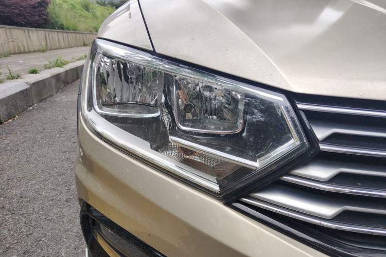 Used Volkswagen C-TREK 2017 1.6L Automatic Comfort Model Right Front Headlight