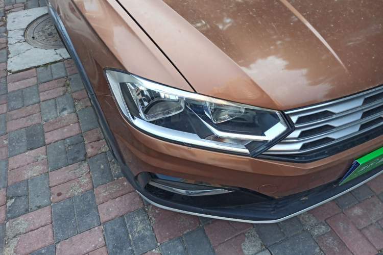 Used Volkswagen C-TREK 2017 230TSI DSG Comfort Version Right Front Headlight