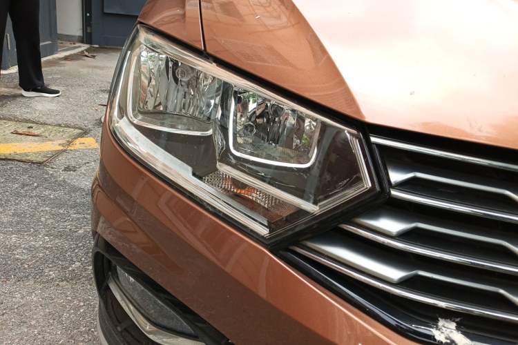 Used Volkswagen C-TREK 2017 1.6L Automatic Comfort Model Right Front Headlight