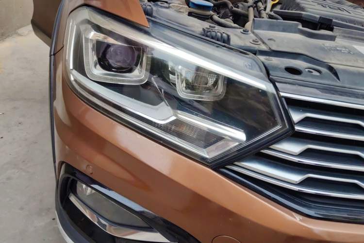 Used Volkswagen C-TREK 2017 230TSI DSG Luxury Model Right Front Headlight