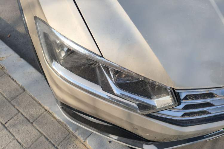 Used Volkswagen C-TREK 2017 1.6L Automatic Comfort Model Right Front Headlight