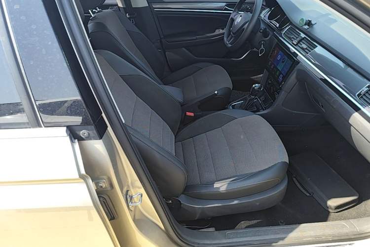 Used Volkswagen C-TREK 2017 1.6L Automatic Comfort Model Right Front Seat
