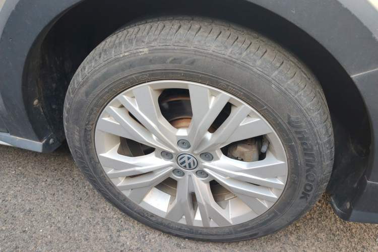 Used Volkswagen C-TREK 2017 1.6L Automatic Comfort Model Right Front Wheel Hub