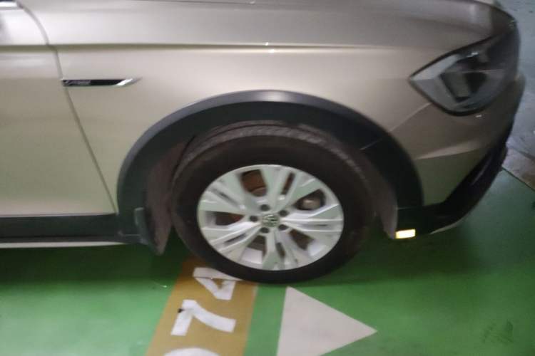 Used Volkswagen C-TREK 2017 1.6L Automatic Comfort Model Right Front Wheel Hub