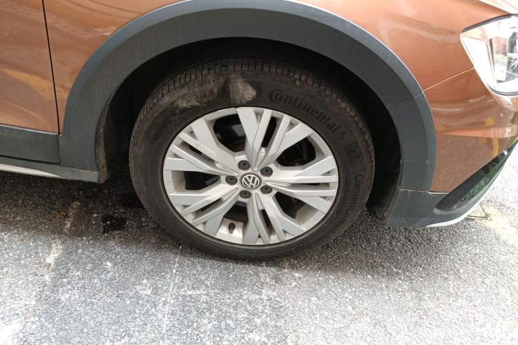 Used Volkswagen C-TREK 2017 1.6L Automatic Comfort Model Right Front Wheel Hub