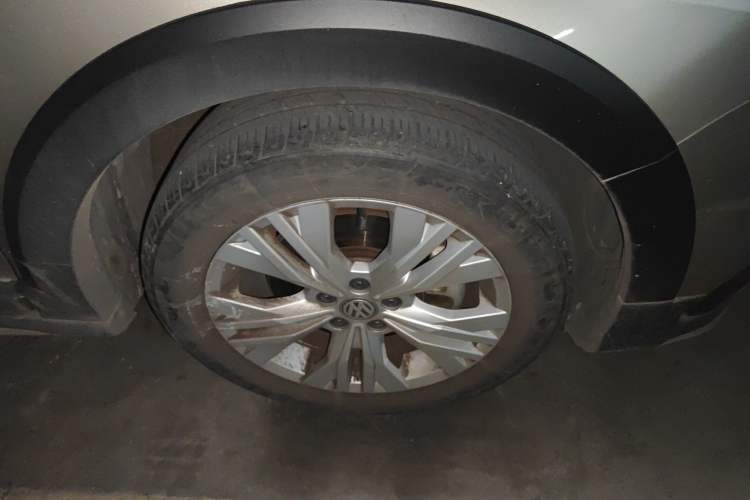 Used Volkswagen C-TREK 2017 230TSI DSG Comfort Version Right Front Wheel Hub