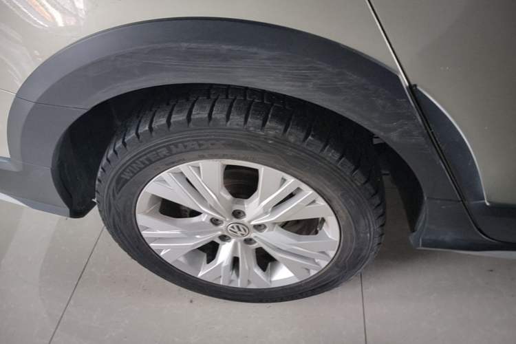 Used Volkswagen C-TREK 2017 1.6L Automatic Comfort Model Right Rear Wheel Hub