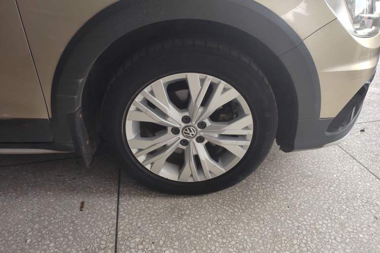 Used Volkswagen C-TREK 2017 1.6L Manual Comfort Model Right Rear Wheel Hub