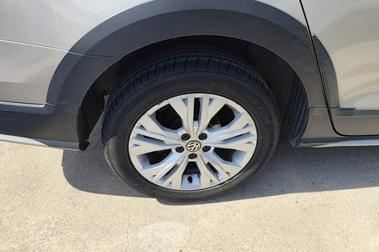 Used Volkswagen C-TREK 2017 1.6L Automatic Comfort Model Right Rear Wheel Hub