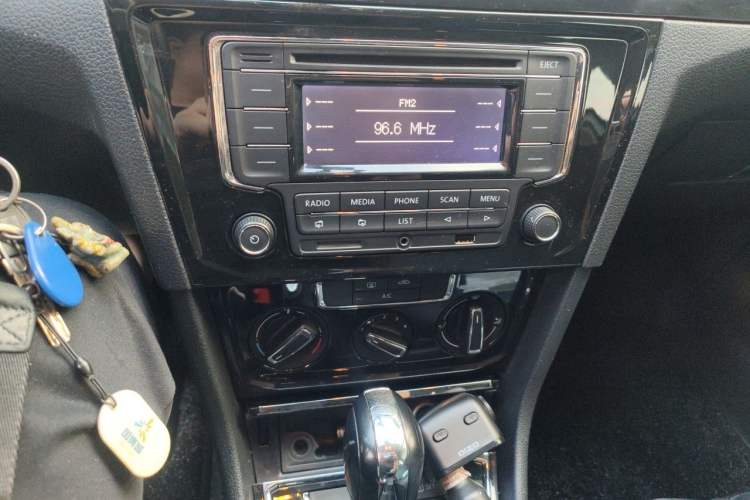 Used Volkswagen C-TREK 2018 1.5L Automatic Comfort Model Audio And AC Panel