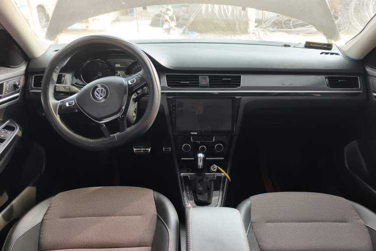 Used Volkswagen C-TREK 2018 1.5L Automatic Comfort Model Center Console