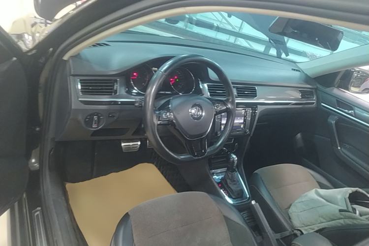 Used Volkswagen C-TREK 2018 1.5L Automatic Comfort Model Center Console