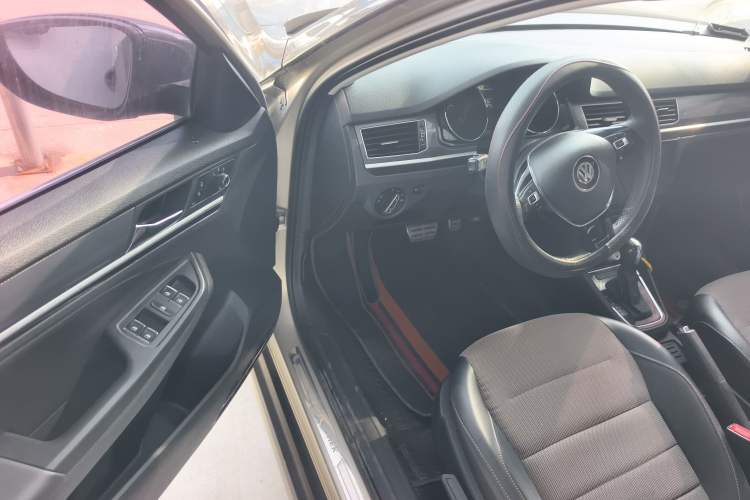 Used Volkswagen C-TREK 2018 1.5L Automatic Comfort Model Driver Seat