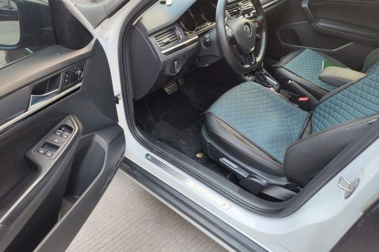 Used Volkswagen C-TREK 2018 1.5L Automatic Comfort Model Driver Seat