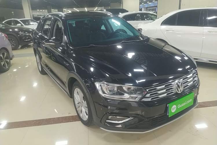 Used Volkswagen C-TREK 2018 1.5L Automatic Comfort Model Front Right 45 Deg