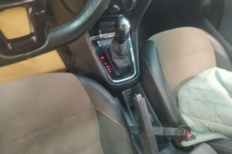Used Volkswagen C-TREK 2018 1.5L Automatic Comfort Model Gear Lever
